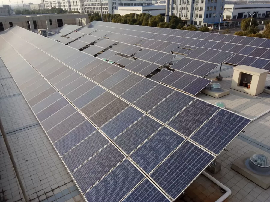 Installation effect of solar photovoltaic panels on a commercial building in Zhenjiang, Jiangsu Province