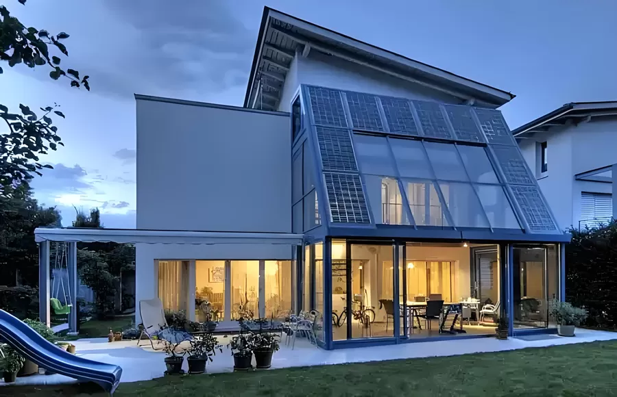 Villa roof BIPV effect